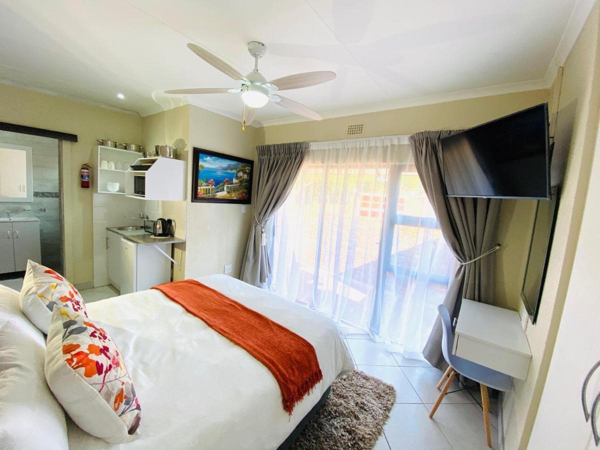 C&C Hotel Vibes Randpark Ridge Jhb 14 Units Available Randburg المظهر الخارجي الصورة